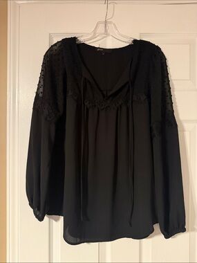 Gibson Black Lace-Trim Long Sleeve Peasant Blouse